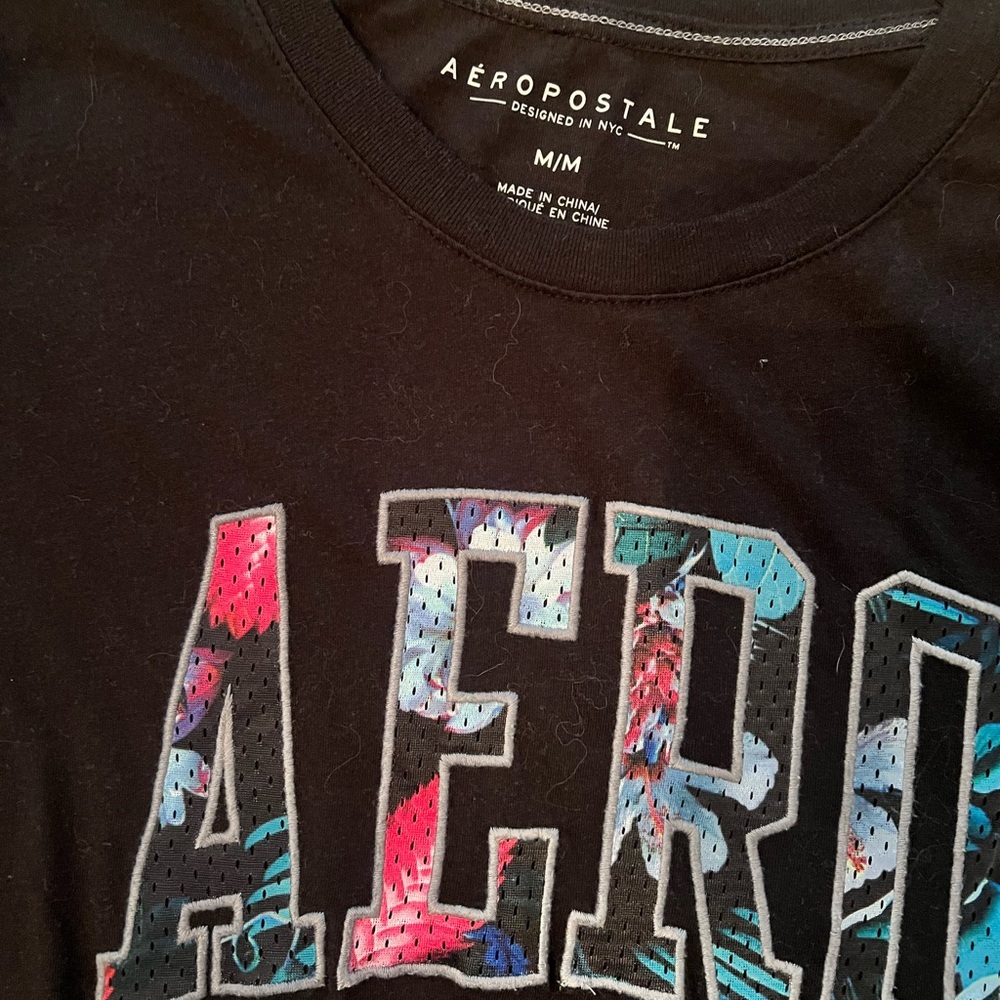 Aeropostale Black Tee With Tropical Logo - Picture 2 of 2